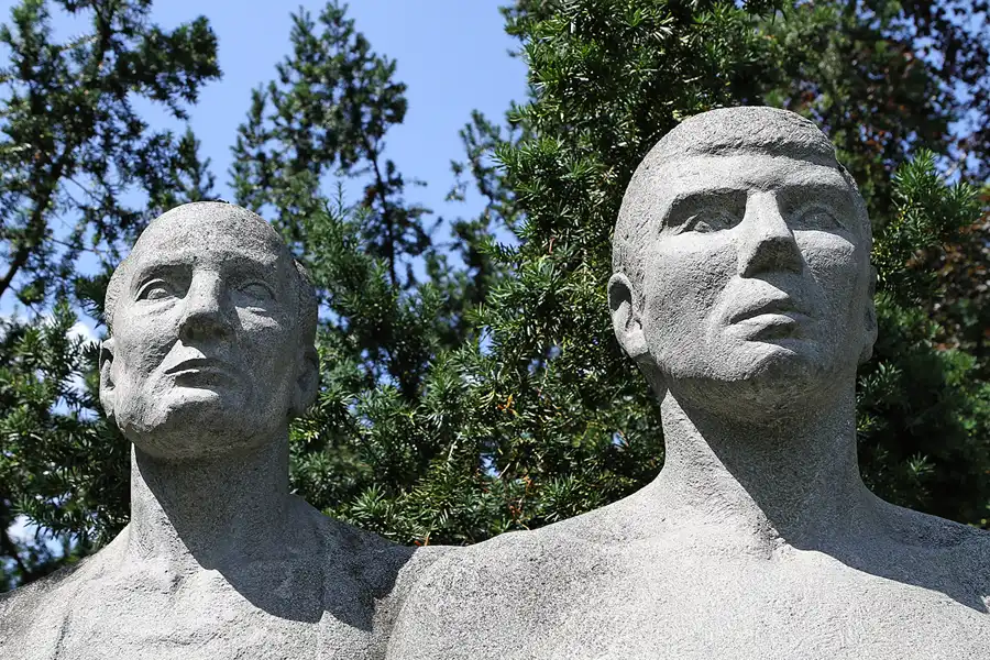 112 | 2011 | Berlin | Weissenseepark | © carsten riede fotografie