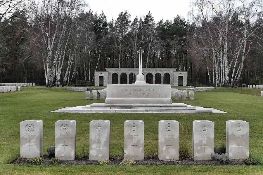 162 | 2011 | Berlin | War Cemetery | © carsten riede fotografie
