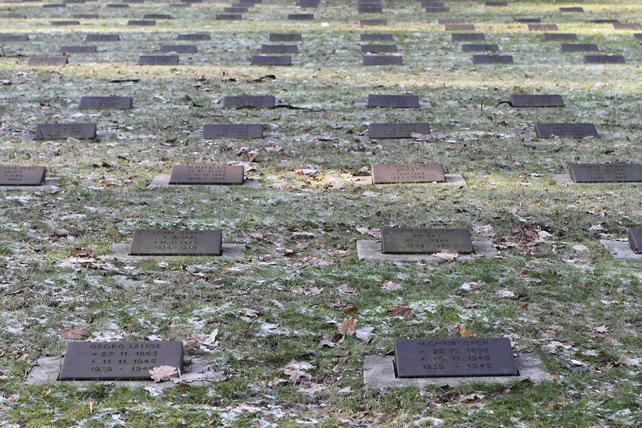 050 | 2011 | Berlin | Parkfriedhof | © carsten riede fotografie