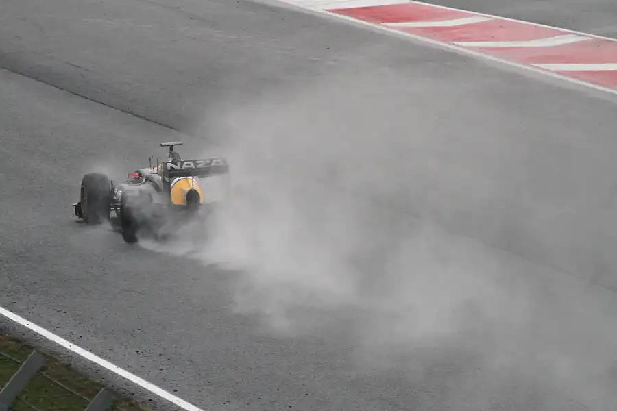 064 | 2011 | Barcelona | Lotus-Renault T128 | Jarno Trulli | © carsten riede fotografie