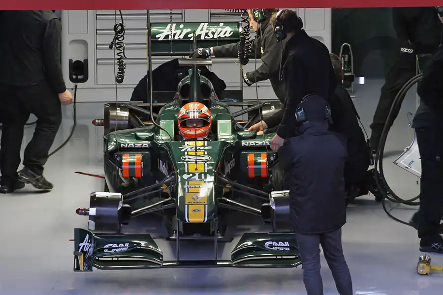 065 | 2011 | Barcelona | Lotus-Renault T128 | Jarno Trulli | © carsten riede fotografie