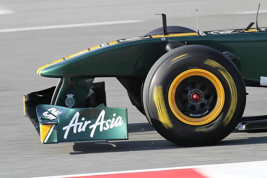 073 | 2011 | Barcelona | Lotus-Renault T128 | Jarno Trulli | © carsten riede fotografie