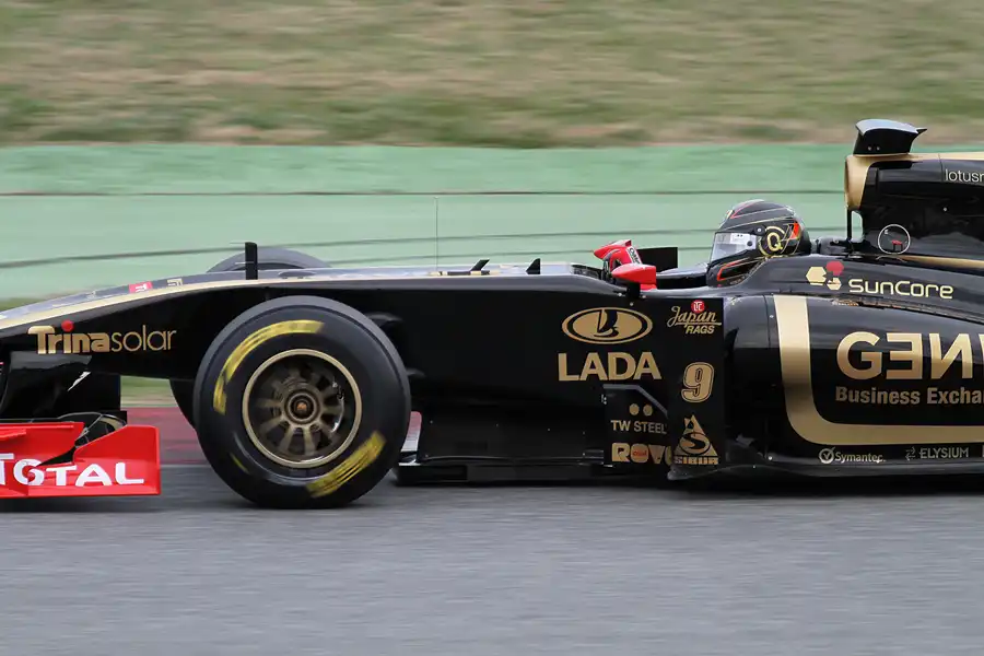 173 | 2011 | Barcelona | Renault R31 | Nick Heidfeld | © carsten riede fotografie