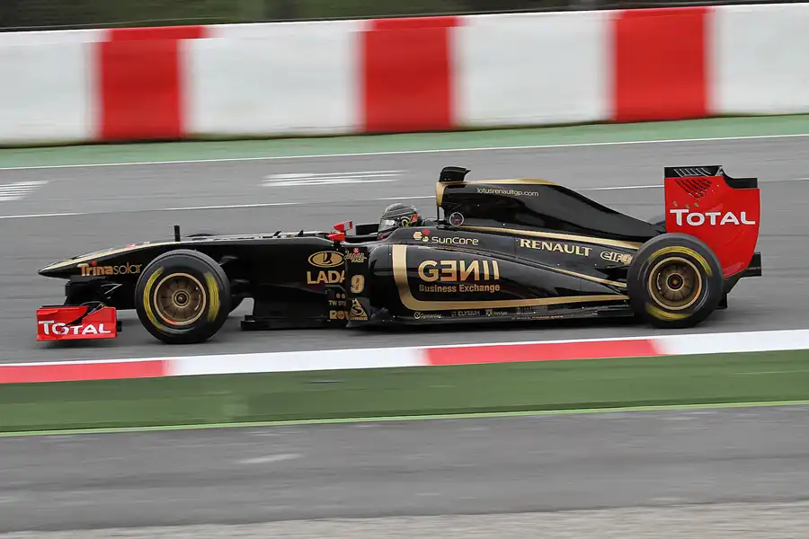 174 | 2011 | Barcelona | Renault R31 | Nick Heidfeld | © carsten riede fotografie