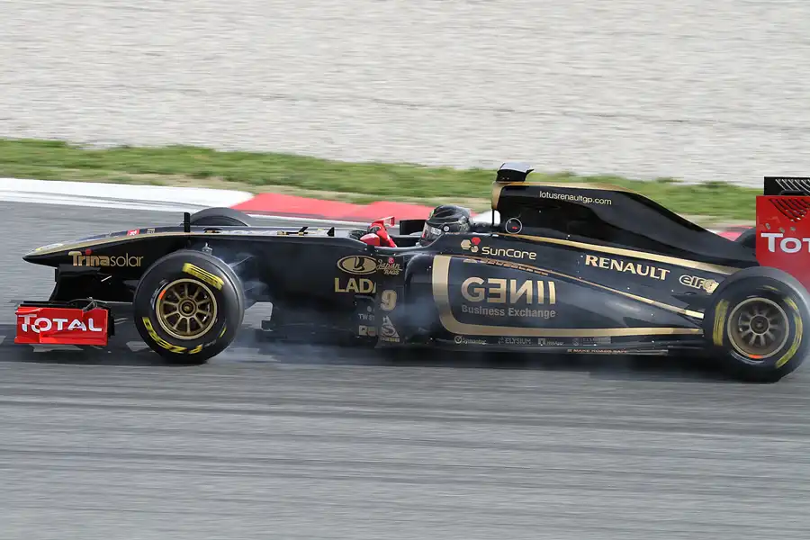 177 | 2011 | Barcelona | Renault R31 | Nick Heidfeld | © carsten riede fotografie