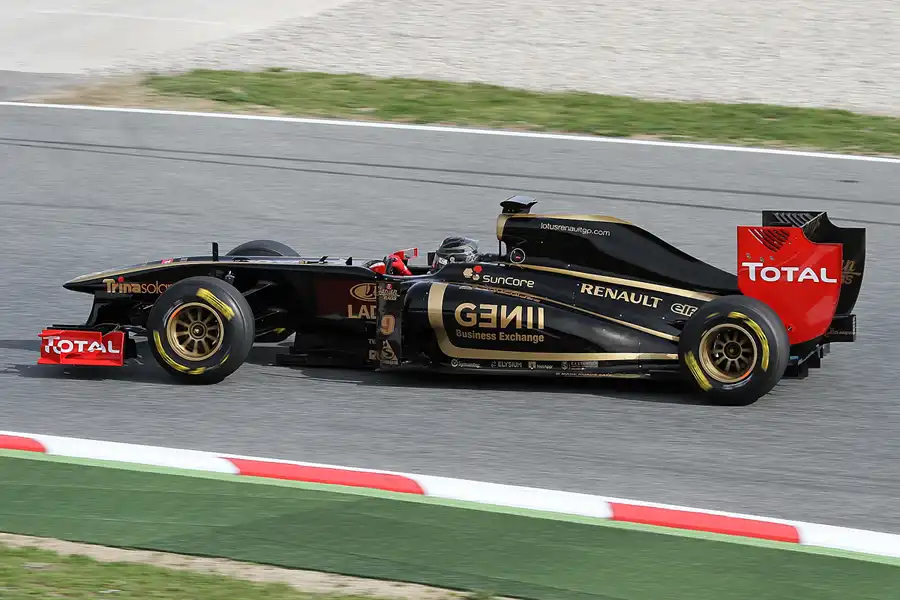 178 | 2011 | Barcelona | Renault R31 | Nick Heidfeld | © carsten riede fotografie