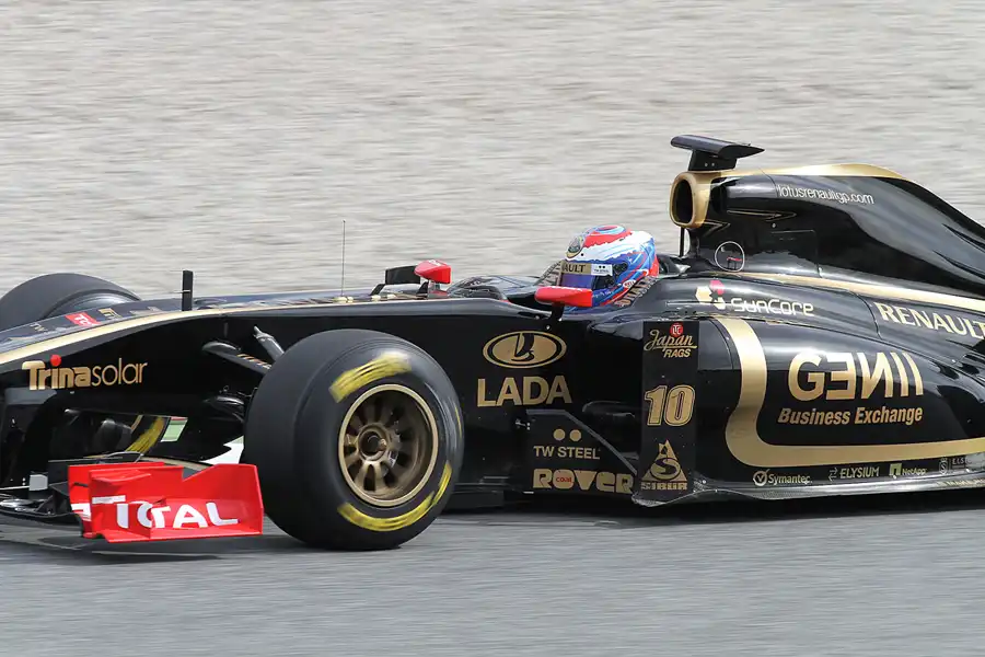 181 | 2011 | Barcelona | Renault R31 | Vitali Petrov | © carsten riede fotografie