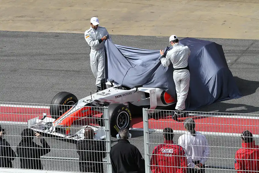052 | 2011 | Barcelona | HRT-Cosworth F111 | Narain Karthikeyan + Vitantonio Liuzzi | © carsten riede fotografie