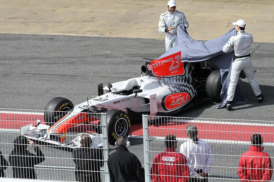 055 | 2011 | Barcelona | HRT-Cosworth F111 | Narain Karthikeyan + Vitantonio Liuzzi | © carsten riede fotografie