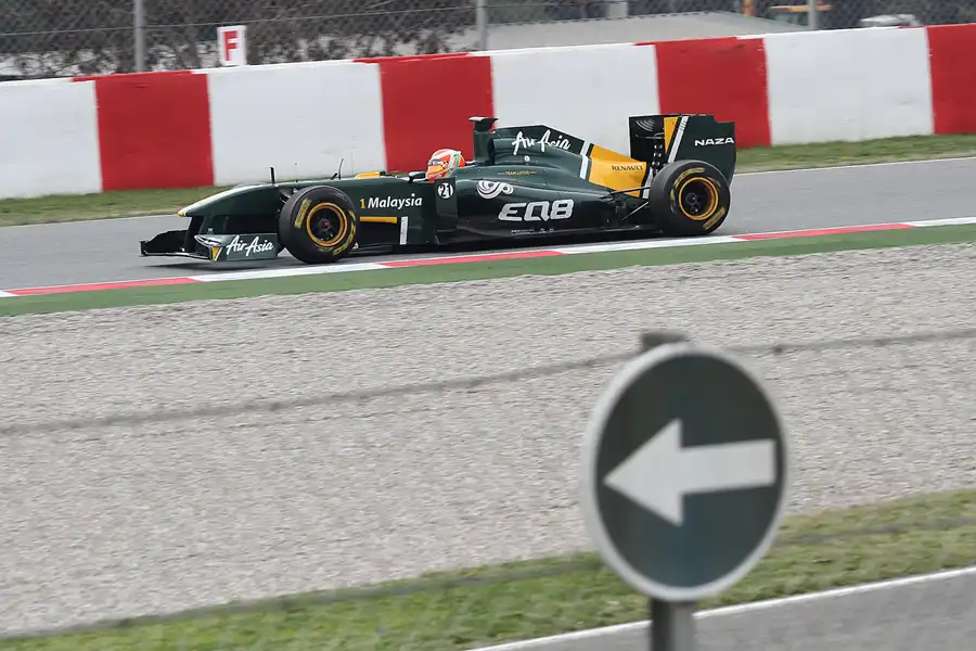 090 | 2011 | Barcelona | Lotus-Renault T128 | Jarno Trulli | © carsten riede fotografie