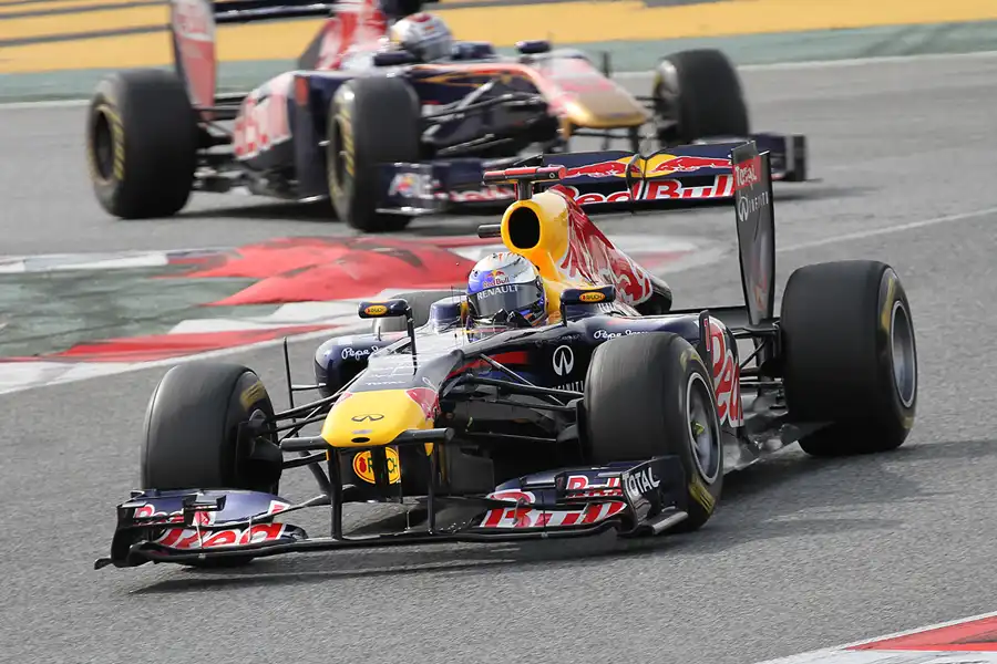 188 | 2011 | Barcelona | Red Bull-Renault RB7 | Sebastian Vettel + Toro Rosso-Ferrari STR6 | Jaime Alguersuari | © carsten riede fotografie