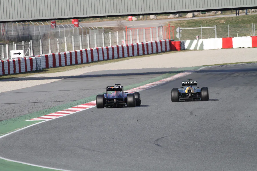 272 | 2011 | Barcelona | Toro Rosso-Ferrari STR6 | Jaime Alguersuari + Lotus-Renault T128 | Heikki Kovalainen | © carsten riede fotografie