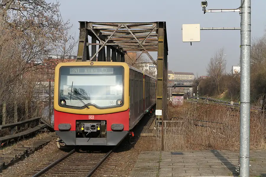 066 | 2011 | Berlin | S-Bahnhof Storkower Strasse | © carsten riede fotografie
