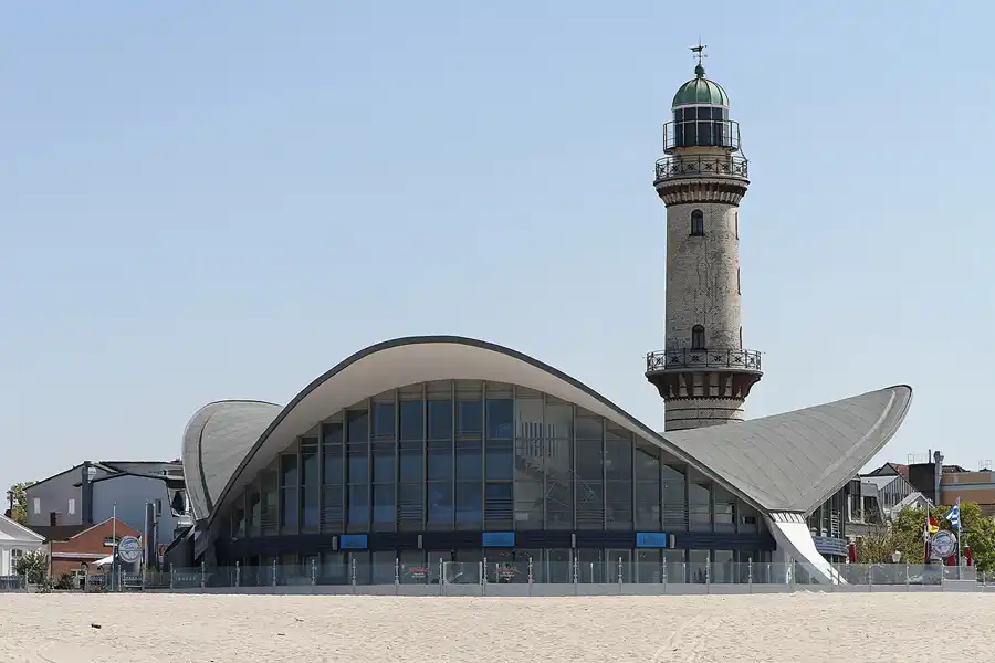 015 | 2011 | Rostock-Warnemünde | Leuchtturm + Teepott | © carsten riede fotografie