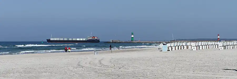 024 | 2011 | Rostock-Warnemünde | Am Badestrand | © carsten riede fotografie