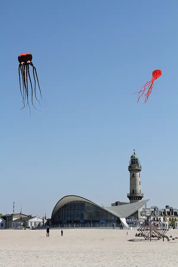 026 | 2011 | Rostock-Warnemünde | Leuchtturm + Teepott | © carsten riede fotografie