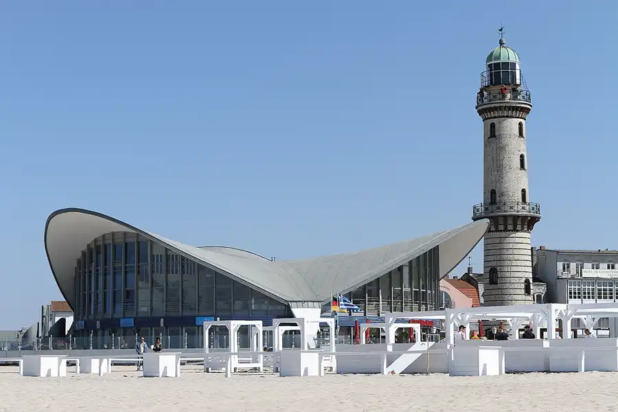 029 | 2011 | Rostock-Warnemünde | Leuchtturm + Teepott | © carsten riede fotografie