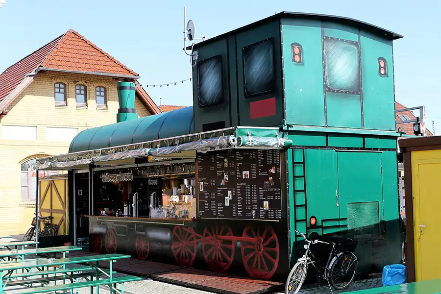 048 | 2011 | Rostock-Warnemünde | Am Bahnhof | © carsten riede fotografie