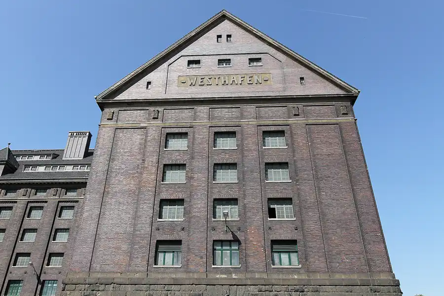 060 | 2011 | Berlin | Westhafen | © carsten riede fotografie