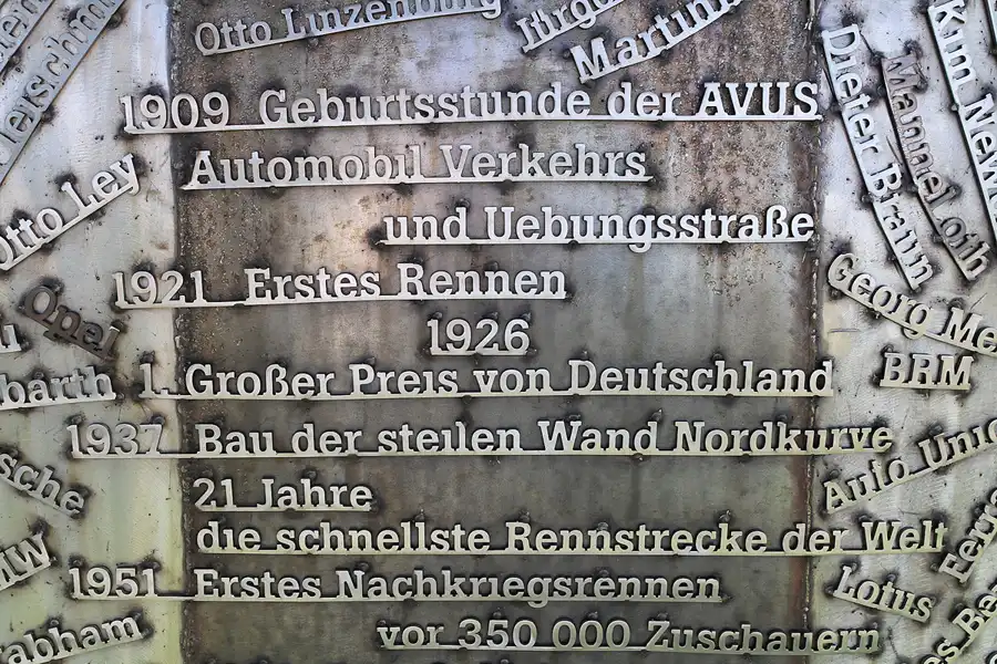 006 | 2011 | Berlin | Avus Denkmal an der Spinner-Brücke – Spanische Allee | © carsten riede fotografie