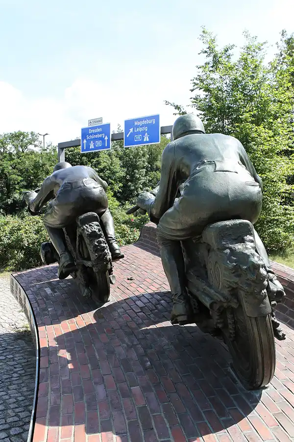 017 | 2011 | Berlin | Avus Denkmal Messedamm | © carsten riede fotografie