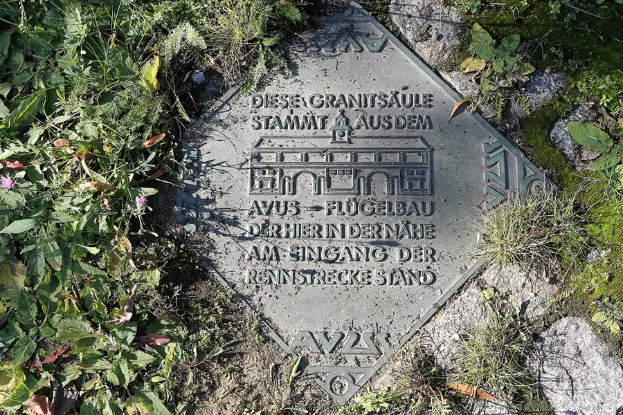 019 | 2011 | Berlin | Avus Denkmal Messedamm | © carsten riede fotografie