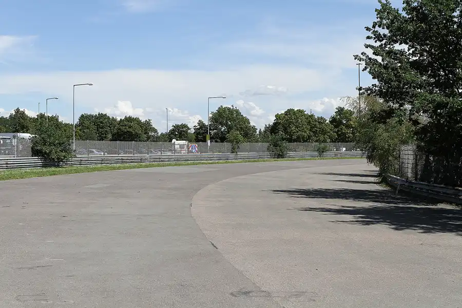 021 | 2011 | Berlin | Avus Nordkurve | © carsten riede fotografie