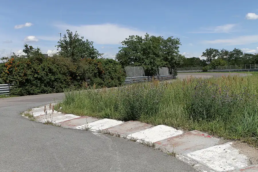 030 | 2011 | Berlin | Avus Nordkurve | © carsten riede fotografie