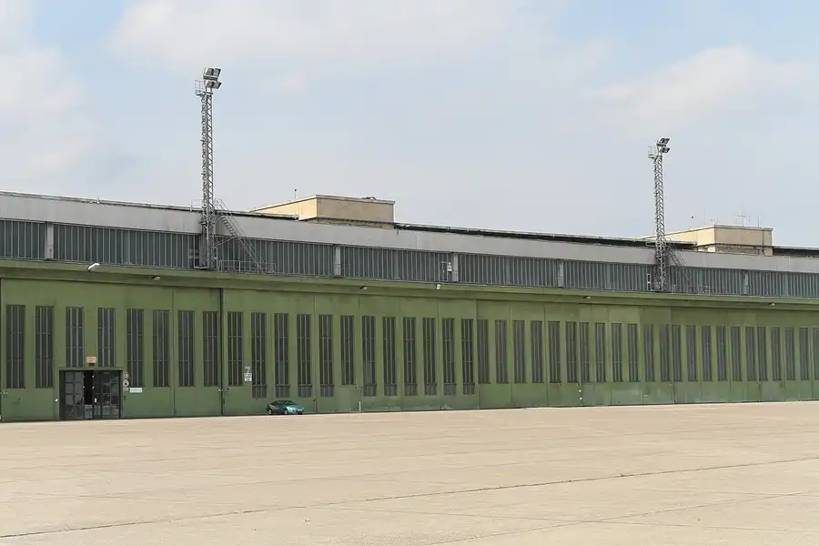 008 | 2011 | Berlin | Tempelhof Field | © carsten riede fotografie