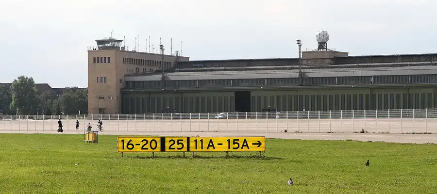 024 | 2011 | Berlin | Tempelhof Field | © carsten riede fotografie