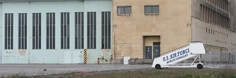 030 | 2011 | Berlin | Tempelhof Field | © carsten riede fotografie