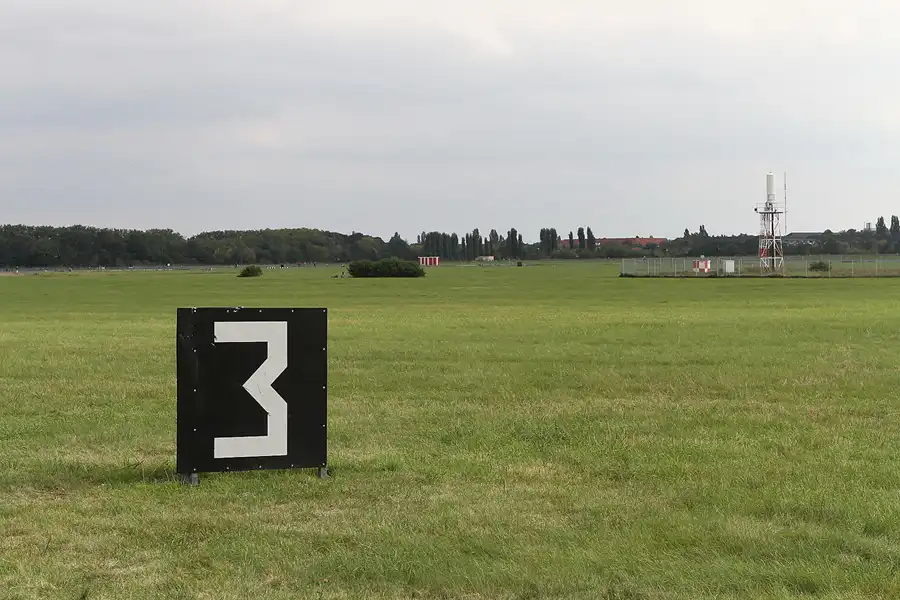 040 | 2011 | Berlin | Tempelhof Field | © carsten riede fotografie