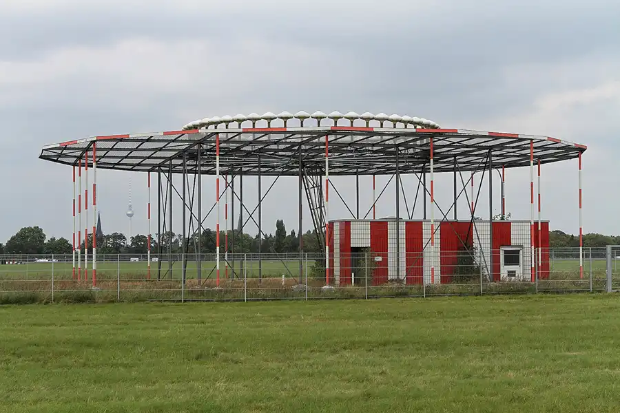 045 | 2011 | Berlin | Tempelhof Field | © carsten riede fotografie