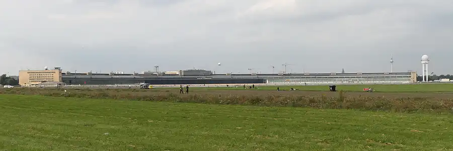 051 | 2011 | Berlin | Tempelhof Field | © carsten riede fotografie