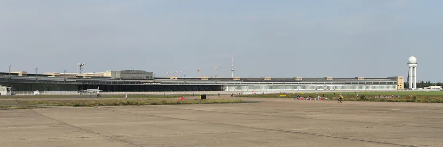 002 | 2011 | Berlin | Tempelhof Field | © carsten riede fotografie