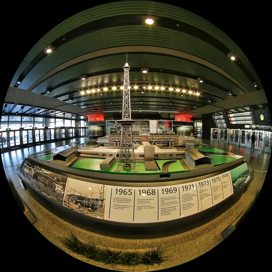 036 | 2011 | Berlin | Modell Berliner Funkturm und ICC | © carsten riede fotografie