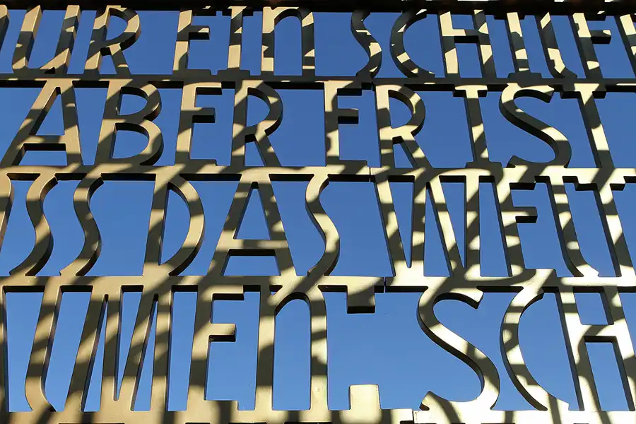 001 | 2011 | Berlin | Gärten der Welt im Erholungspark Marzahn – Christlicher Garten | © carsten riede fotografie