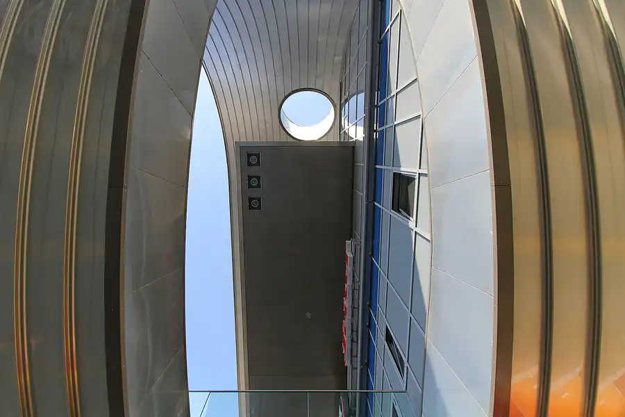 052 | 2011 | Berlin | Marzahner Promenade – Eastgate | © carsten riede fotografie