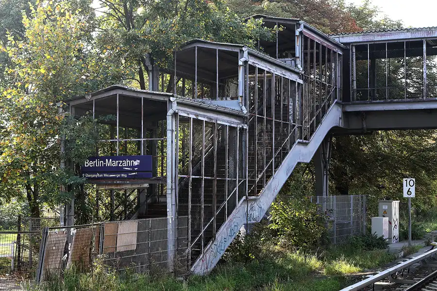 058 | 2011 | Berlin | S-Bahnhof Marzahn | © carsten riede fotografie