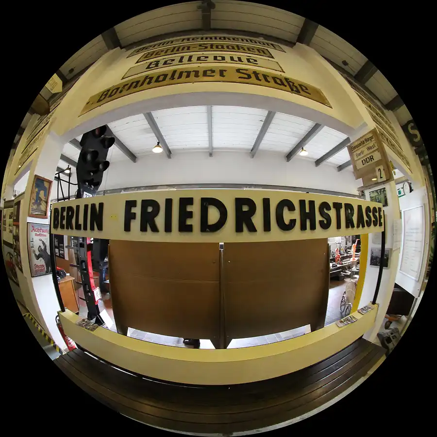 083 | 2011 | Griebnitzsee | S-Bahn Museum | © carsten riede fotografie