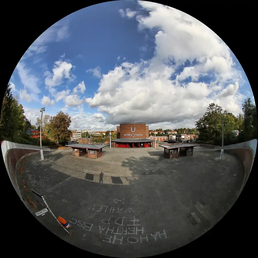 001 | 2011 | Berlin | U-Bahnhof Olympia-Stadion | © carsten riede fotografie