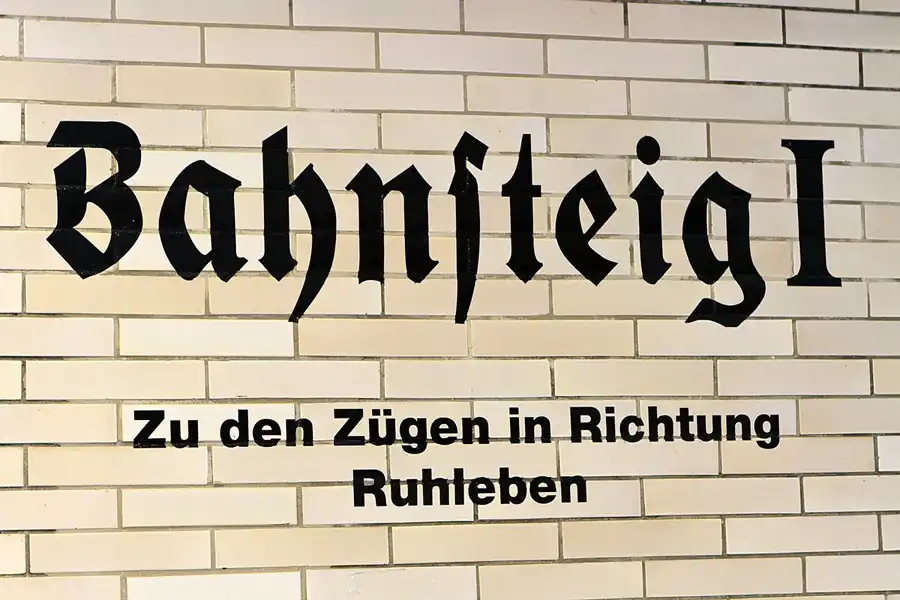 004 | 2011 | Berlin | U-Bahnhof Olympia-Stadion | © carsten riede fotografie