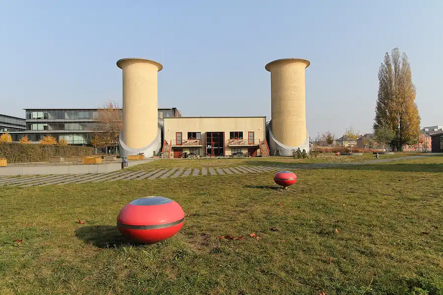 007 | 2011 | Berlin | Technologiepark WISTA – Aerodynamischer Park – Motorenprüfstand und Air Borne | © carsten riede fotografie