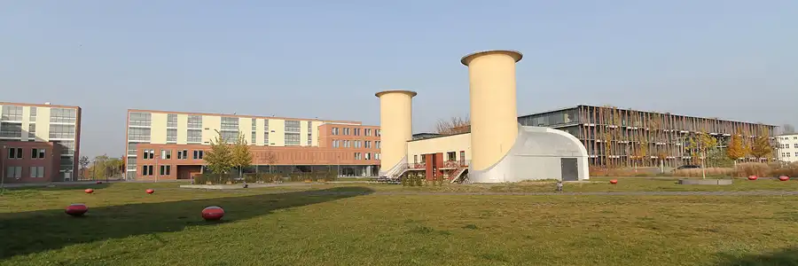 008 | 2011 | Berlin | Technologiepark WISTA – Aerodynamischer Park – Motorenprüfstand und Air Borne | © carsten riede fotografie