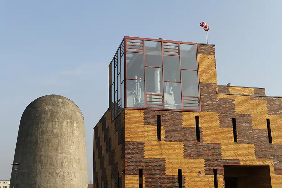 012 | 2011 | Berlin | Technologiepark WISTA – Aerodynamischer Park – Trudelturm | © carsten riede fotografie