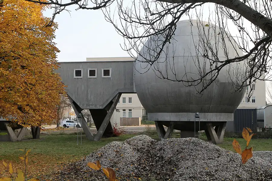 090 | 2011 | Berlin | Technologiepark WISTA – Thermodynamische Kugeln | © carsten riede fotografie