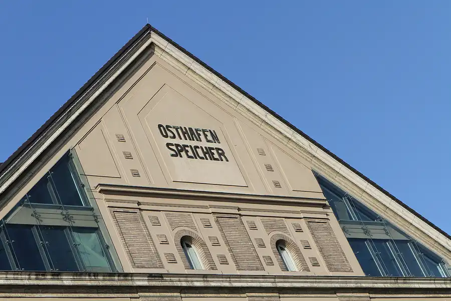 073 | 2011 | Berlin | Osthafen – Spreespeicher | © carsten riede fotografie