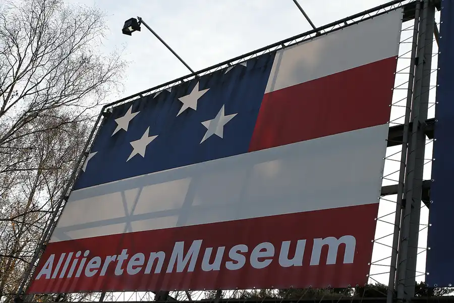 014 | 2011 | Berlin | Alliierten Museum | © carsten riede fotografie