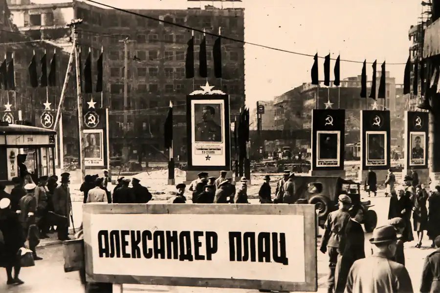 024 | 2011 | Berlin | Alliierten Museum | © carsten riede fotografie