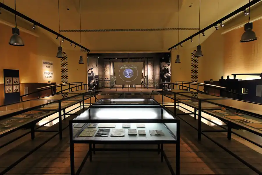 027 | 2011 | Berlin | Alliierten Museum | © carsten riede fotografie